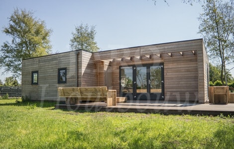 Recreëren in een modern en nieuw vakantiehuis van hout